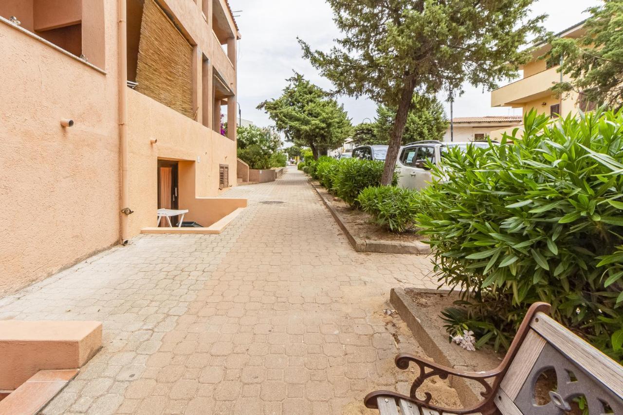 Relax Family House Al Mare Apartment Isola Rossa Exterior foto